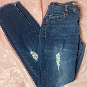 Refuge distressed raw hem jegging!